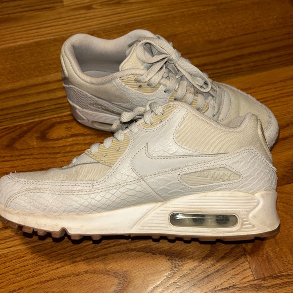 Nike Air Maxs - Picture 4 of 4